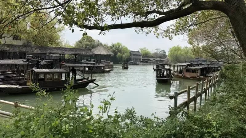 Hangzhou Deep-Dive 2-Day Itinerary: From Imperial Gardens to Bamboo Forests photo 2